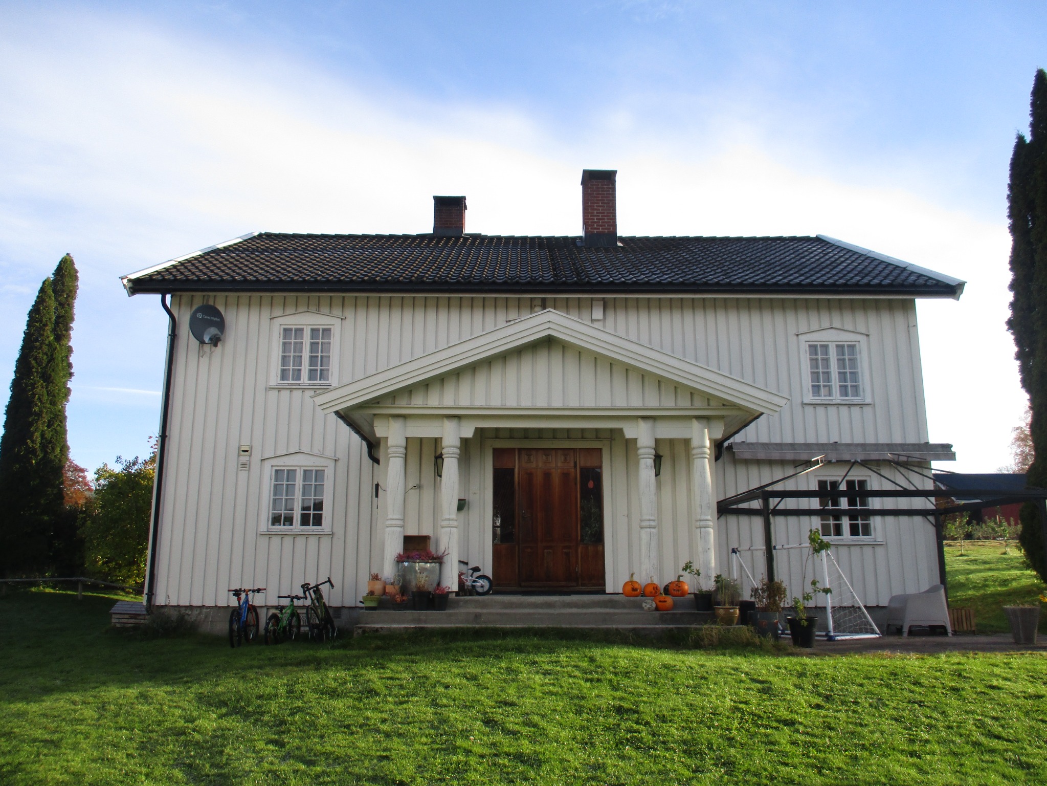 Bolig før rehabilitering – originalt hvitt hus